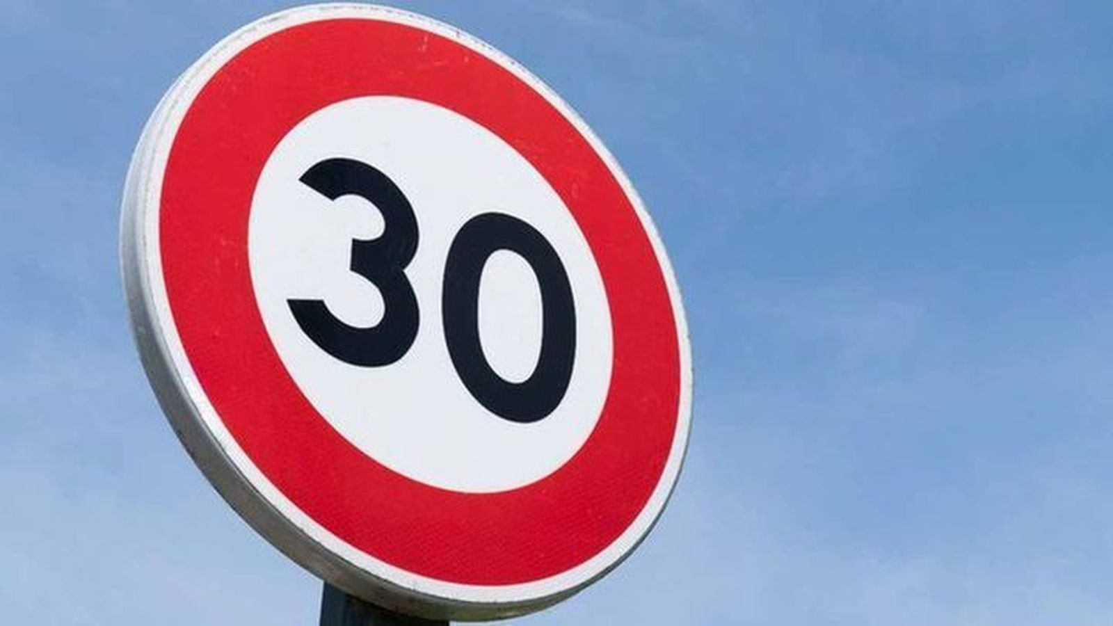 Señal de limitación de la velocidad a 30 kilómetros por hora