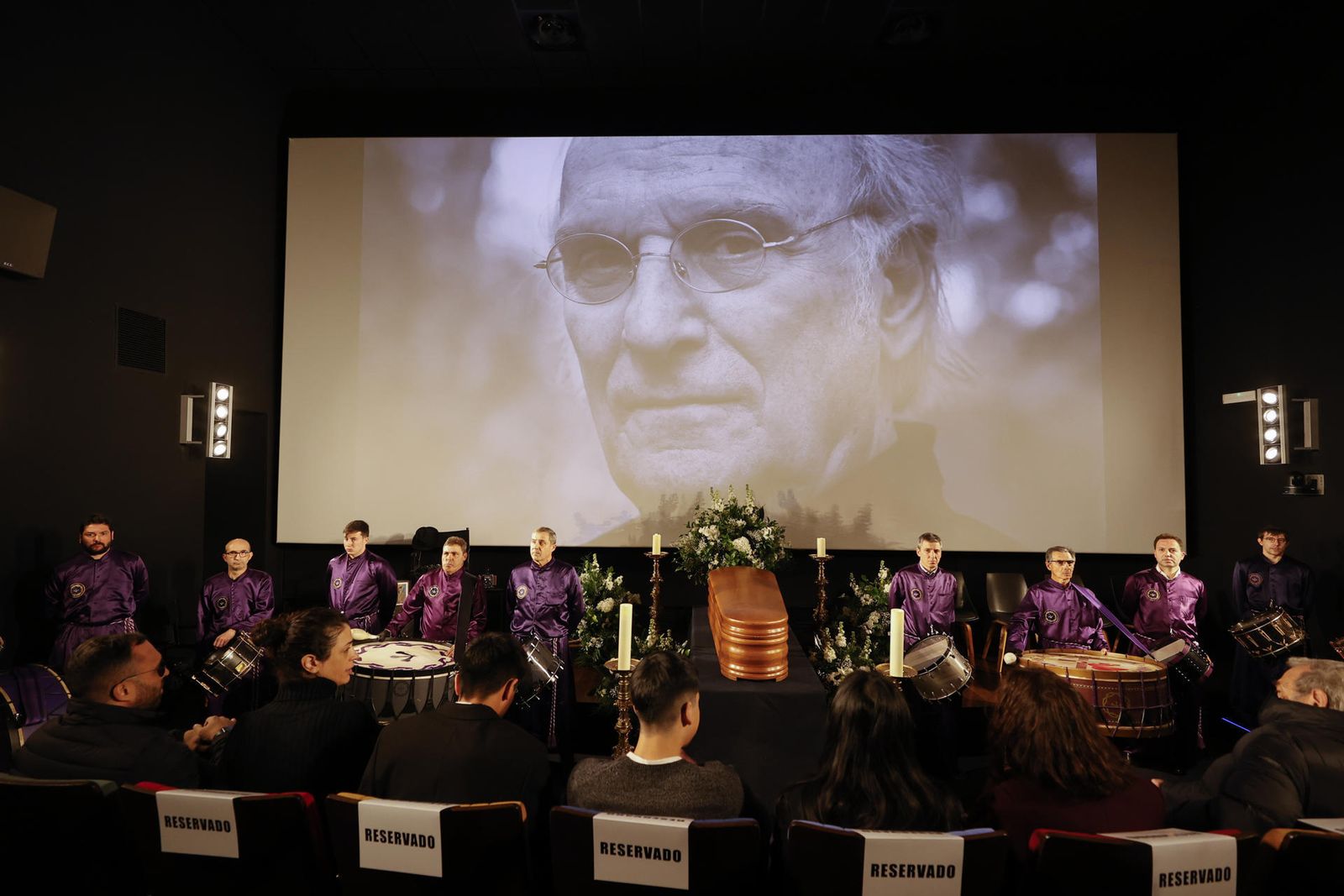 Tamborrada de Calanda en la capilla ardiente de Carlos Saura, en la Academia de Cine