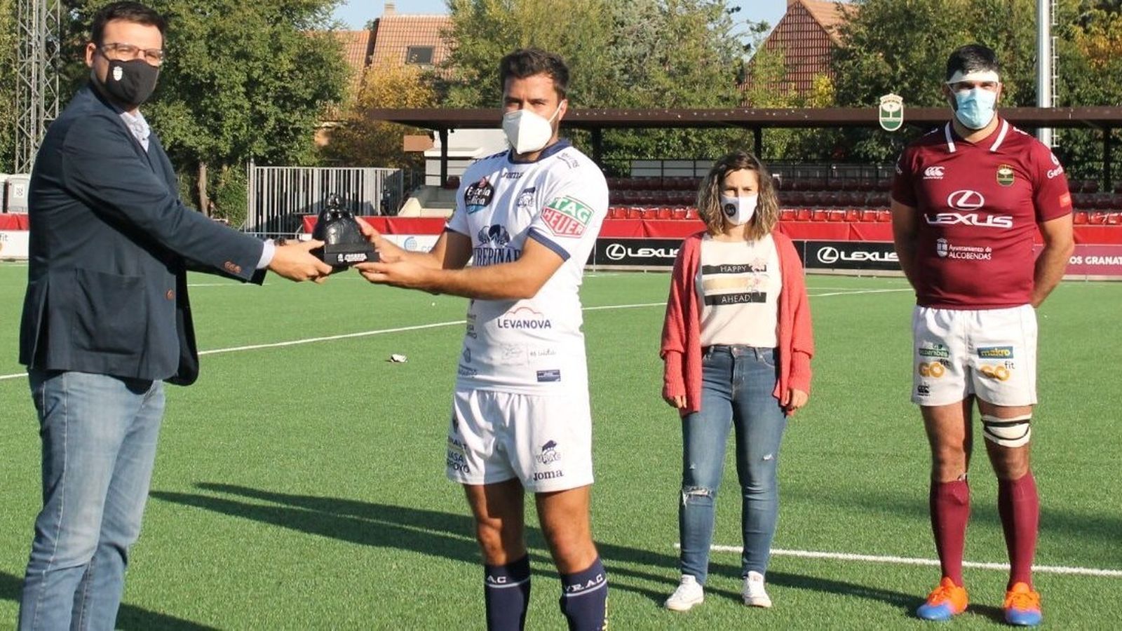 Entrega del trofeo al VRAC