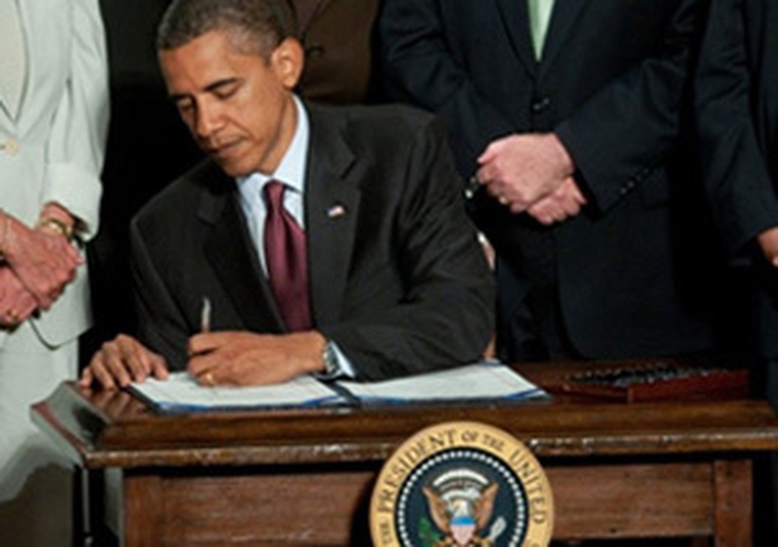 Obama firma la reforma financiera en EEUU