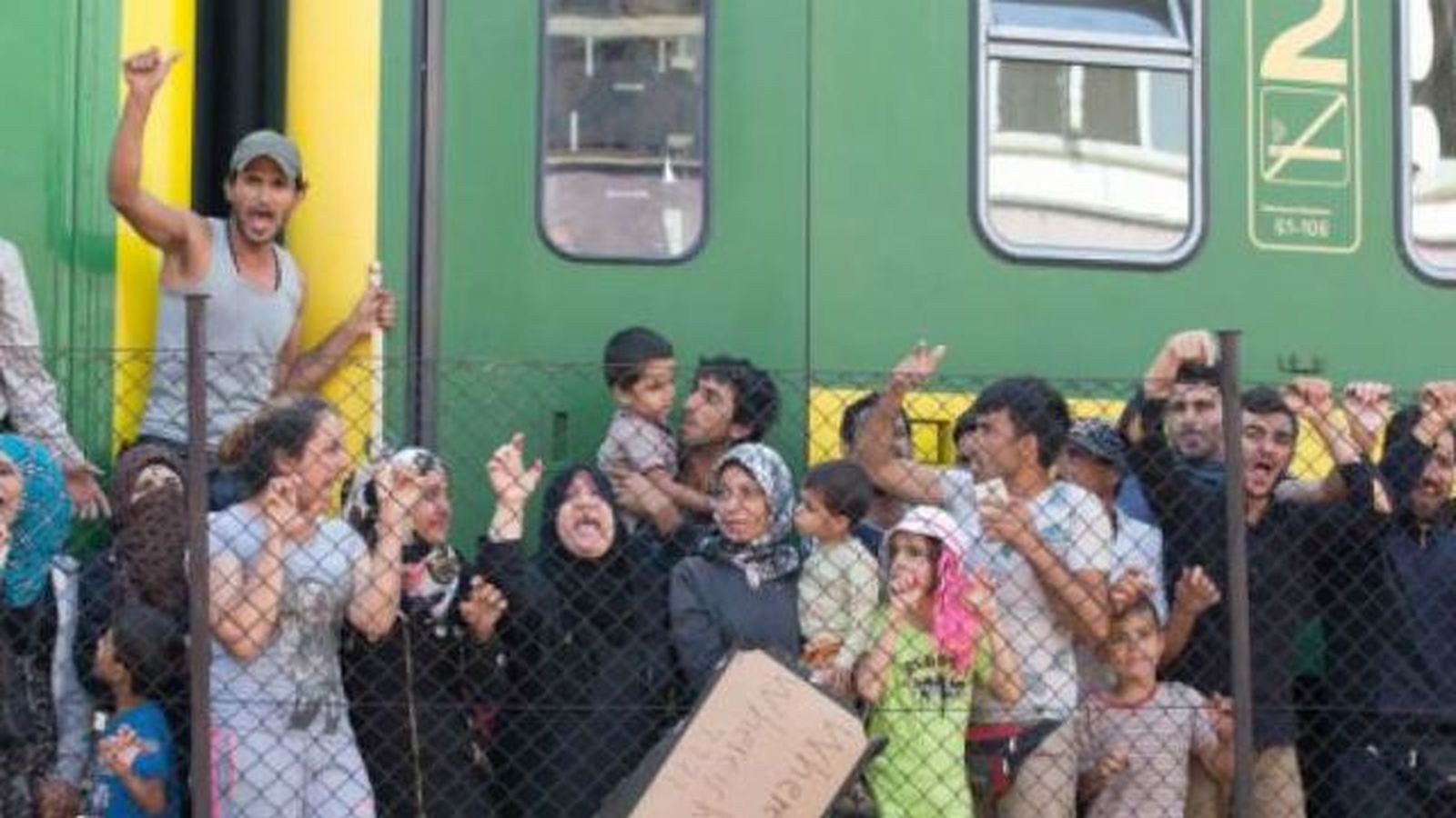 Fallece uno de los refugiados en la estación de trenes de Bicske, en Hungría