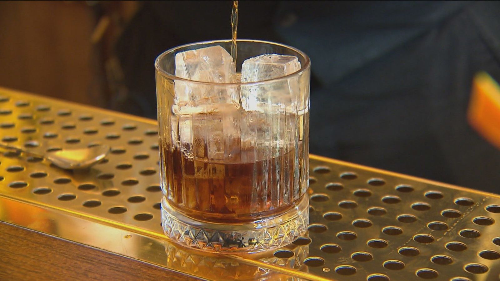 ¿Cuál es la cantidad máxima de alcohol recomendada a la semana? Los expertos responden