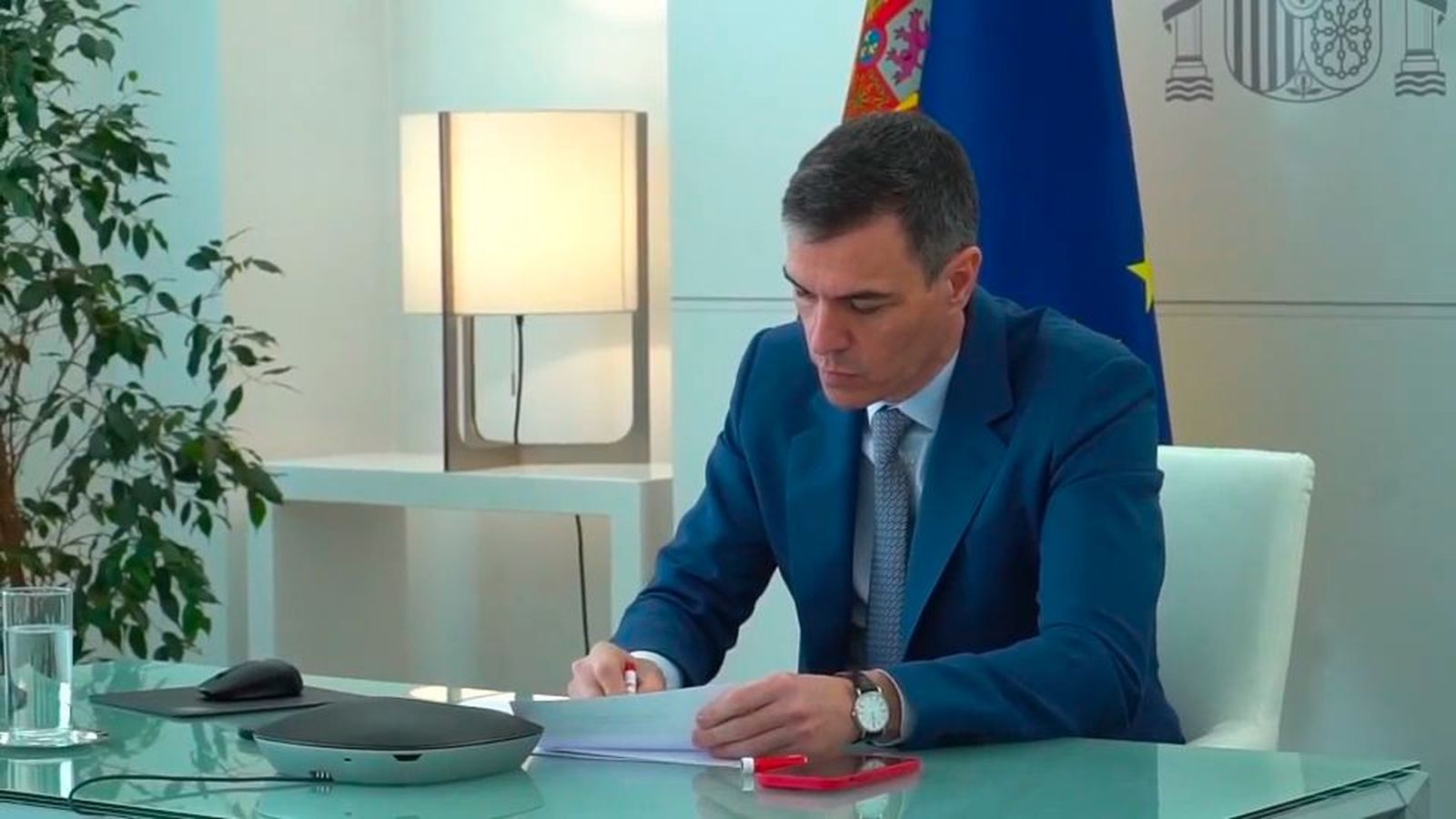 Pedro Sánchez guarda silencio tras las graves acusaciones de Aldama y sorprende con un tuit sobre jazz