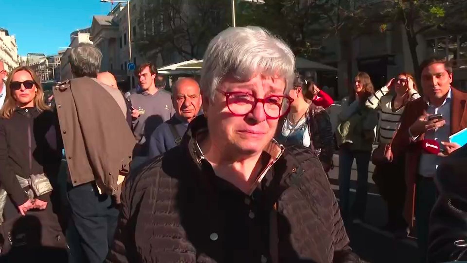Las víctimas de Adamuz piden verdad y justicia frente al Congreso: "A mi hijo me lo han matado, son unos homicidas"