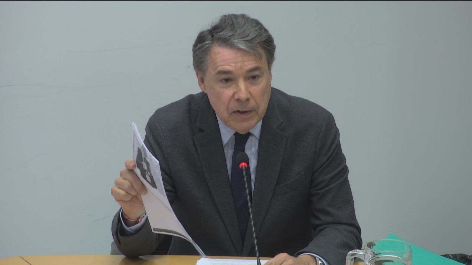 Ignacio González arremete contra la "mafia de los espionajes" y pide que se acabe con ellos