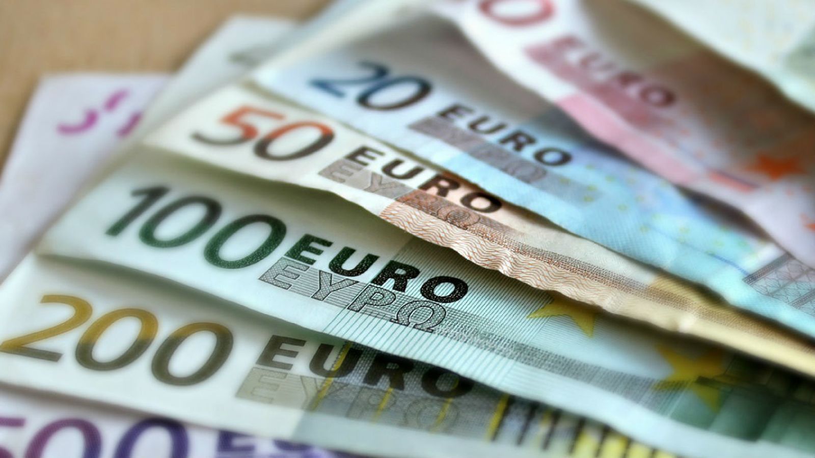 Varios billetes de euro