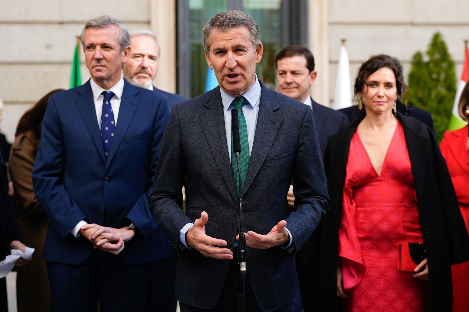 Feijóo: "La Constitución no se puede celebrar un día y desprestigiarla el resto del año”