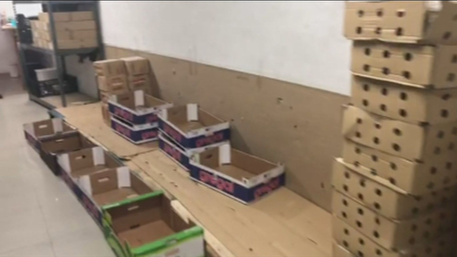 Las despensas de los bancos de alimentos se agotan mientras crecen las colas del hambre