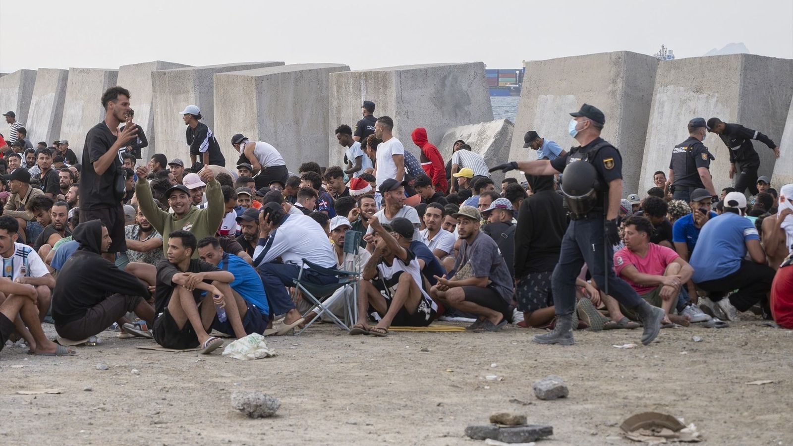 Ceuta denuncia que los inmigrantes vuelven a levantar chabolas tras los desalojos: "Mover el avispero de un lado a otro"