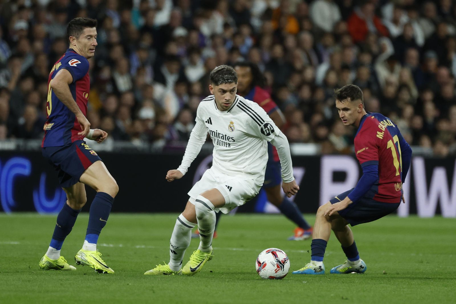 Fede Valverde ante el Barça