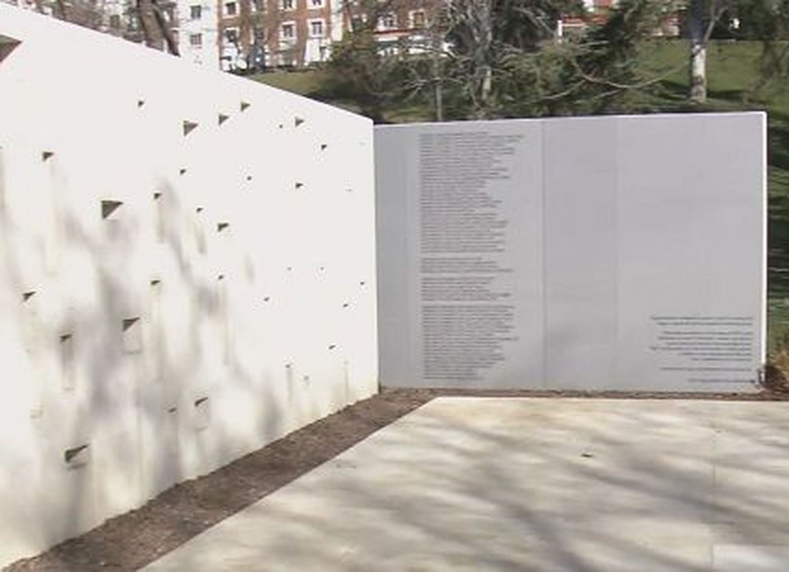 Un monumento recuerda en Madrid a los 62 militares muertos en el accidente del Yak-42