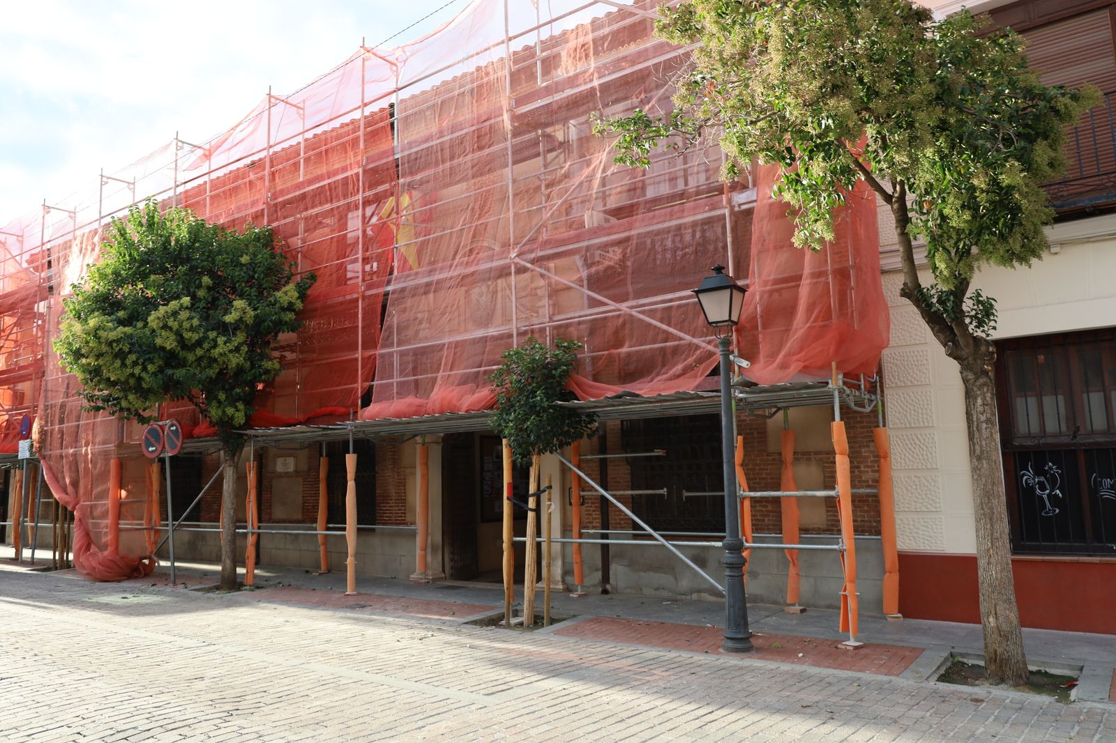 Andamios en la histórica Casa de Socorro de Alcalá de Henares