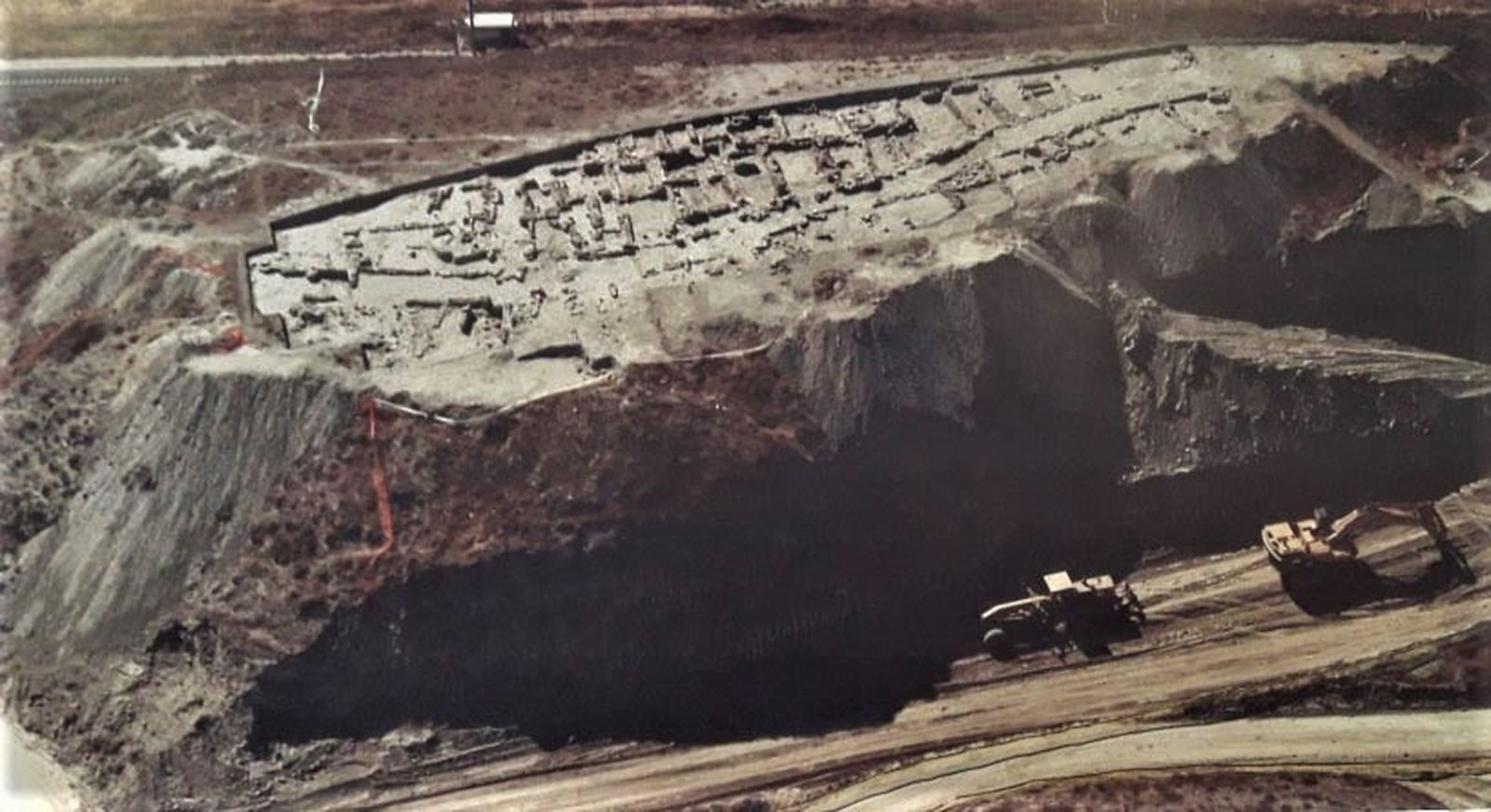 El yacimiento carpetano de La Gavia rodeado por las obras del AVE