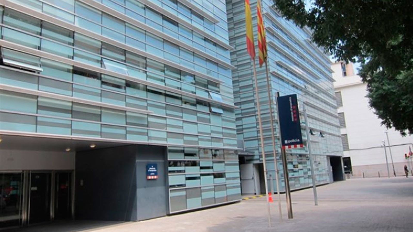 Un juez imputa a inspectores y al jefe de una comisaría de Mossos por el 1-0