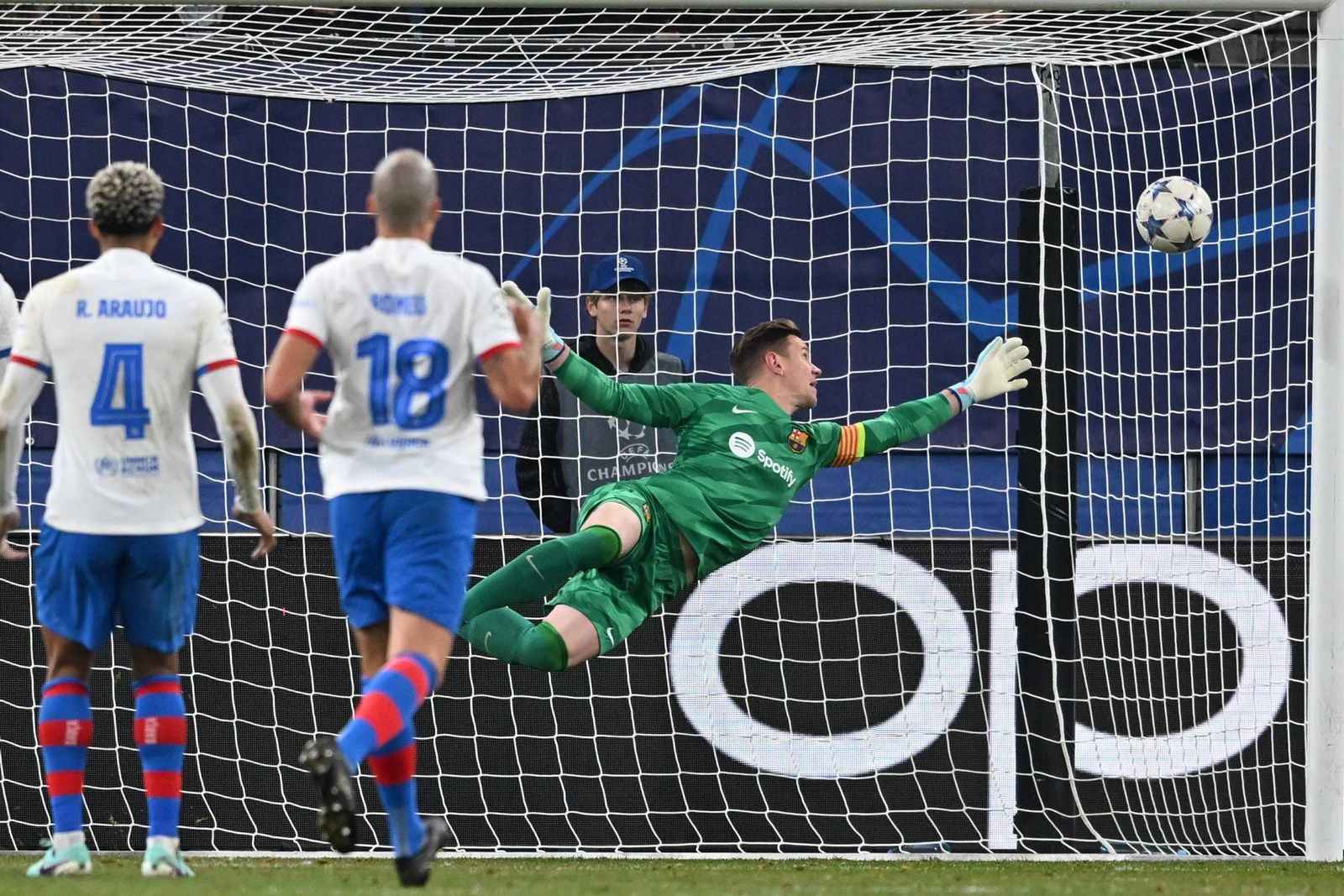 Ter Stegen ante el Shakhtar