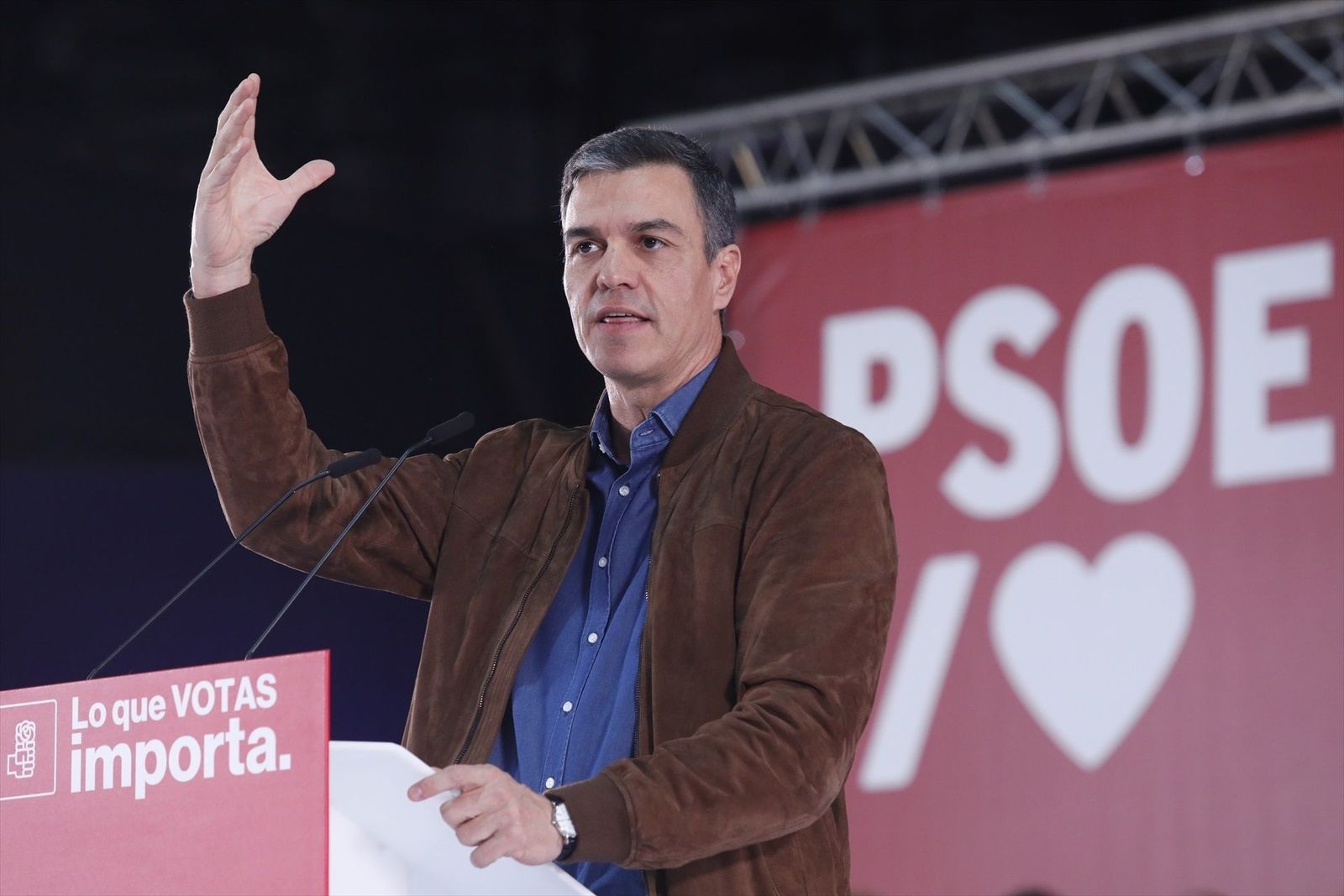 Protesta masiva contra Pedro Sánchez en Gijón durante un mitin del PSOE