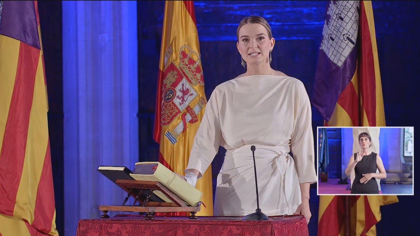 Marga Prohens jura su cargo y asegura que será "presidenta de todos" los baleares