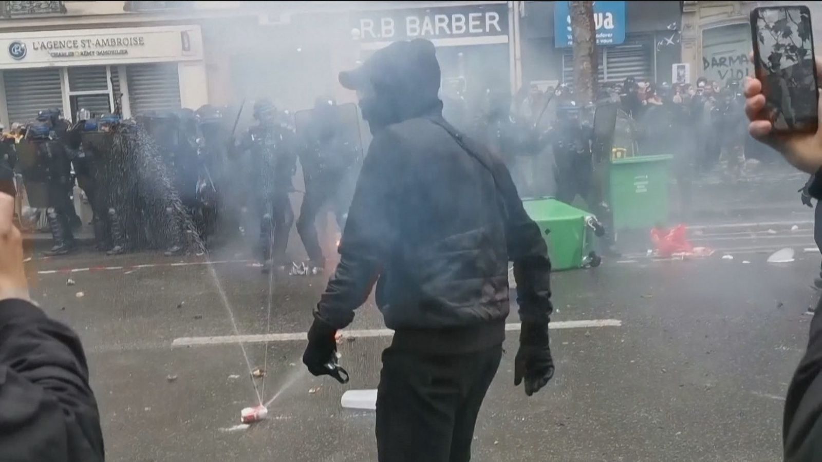 El balance del 1 de mayo en Francia: 406 policías y 61 manifestantes heridos