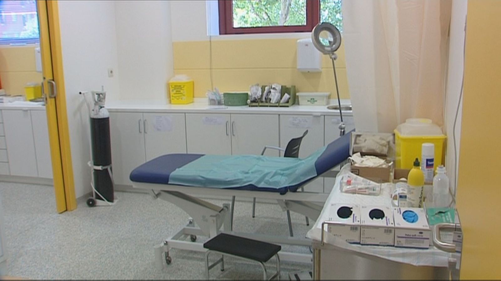 Los vecinos de Adelfas se concentran por llevar más de 4 meses sin servicio de pediatría en su Centro de Salud