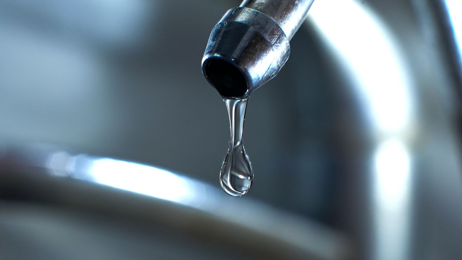 Vecinos de Valdetorres del Jarama llevan 9 años sin agua potable ni Internet