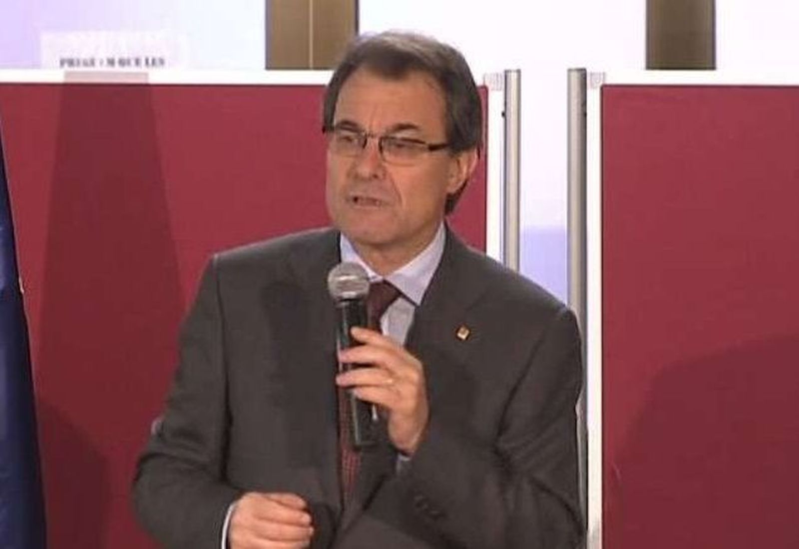 Artur Mas y el expresidente, Jordi Pujo,l  interponen sendas querellas contra El Mundo