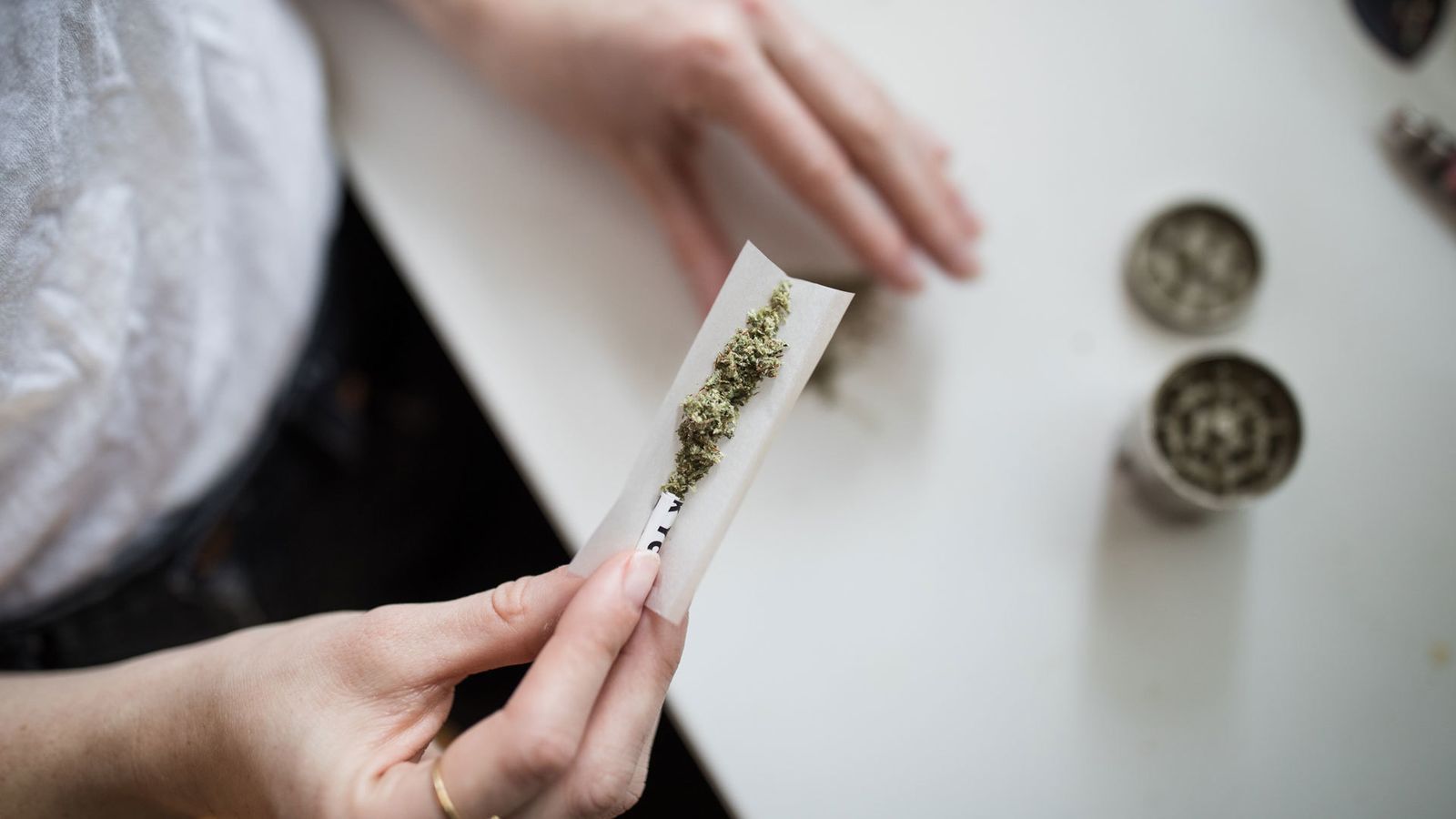 Prácticamente el 60% de los jóvenes creen que es necesario afrontar un proceso de regulación en España del uso terapéutico del cannabis