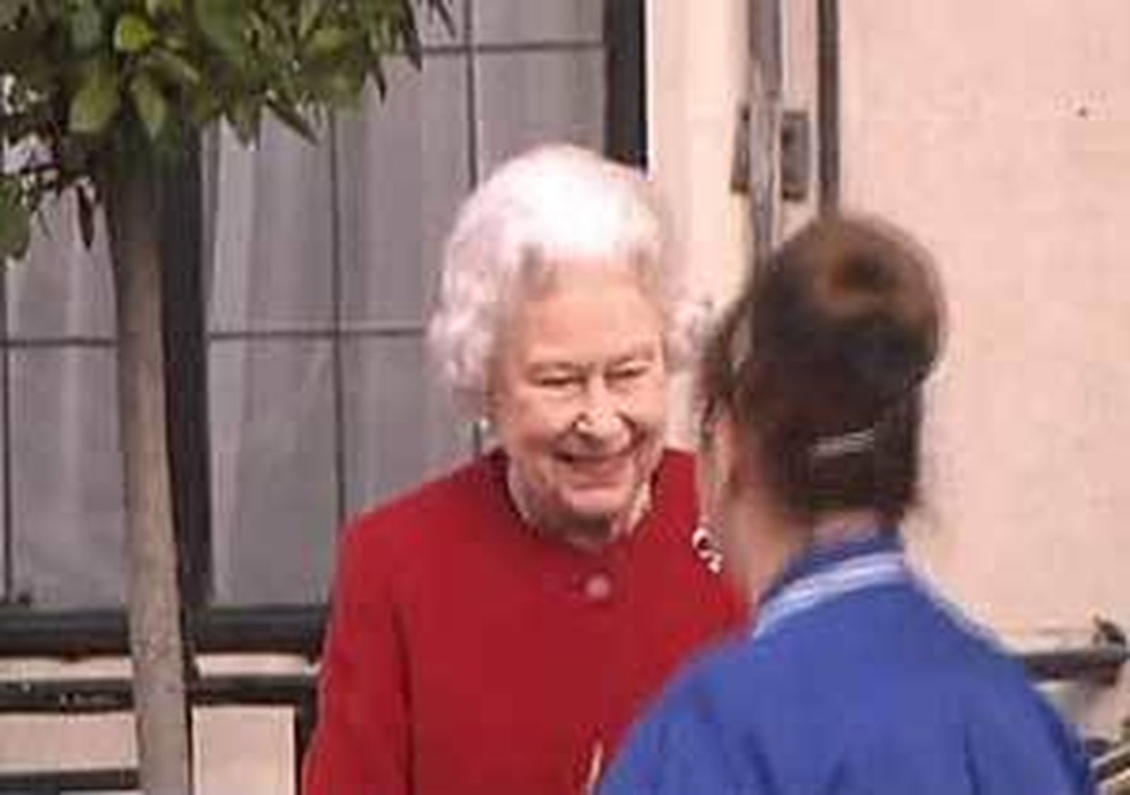 La reina Isabel II, dada de alta tras una noche hospitalizada