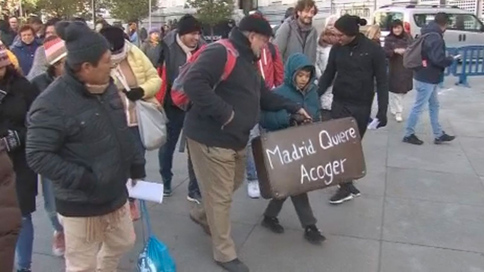 Protesta de los refugiados que duermen frente al Samur Social