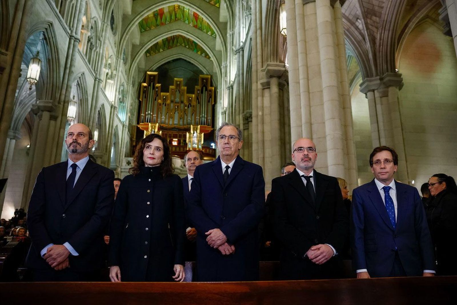 Madrid se une al dolor por las víctimas del accidente de Adamuz con una misa funeral en La Almudena