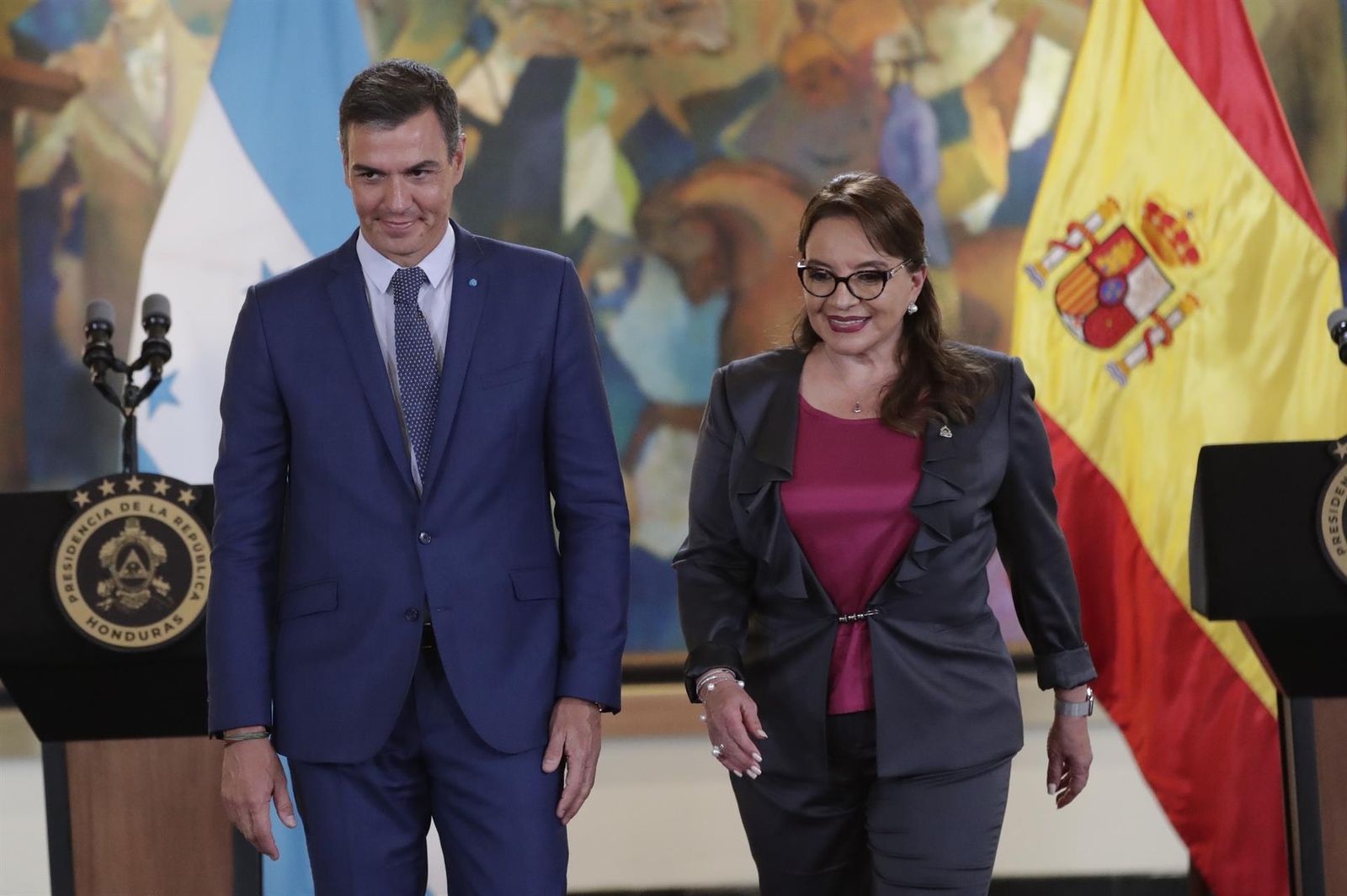 La presidenta de Honduras, Xiomara Castro, y el presidente del Gobierno español, Pedro Sánchez