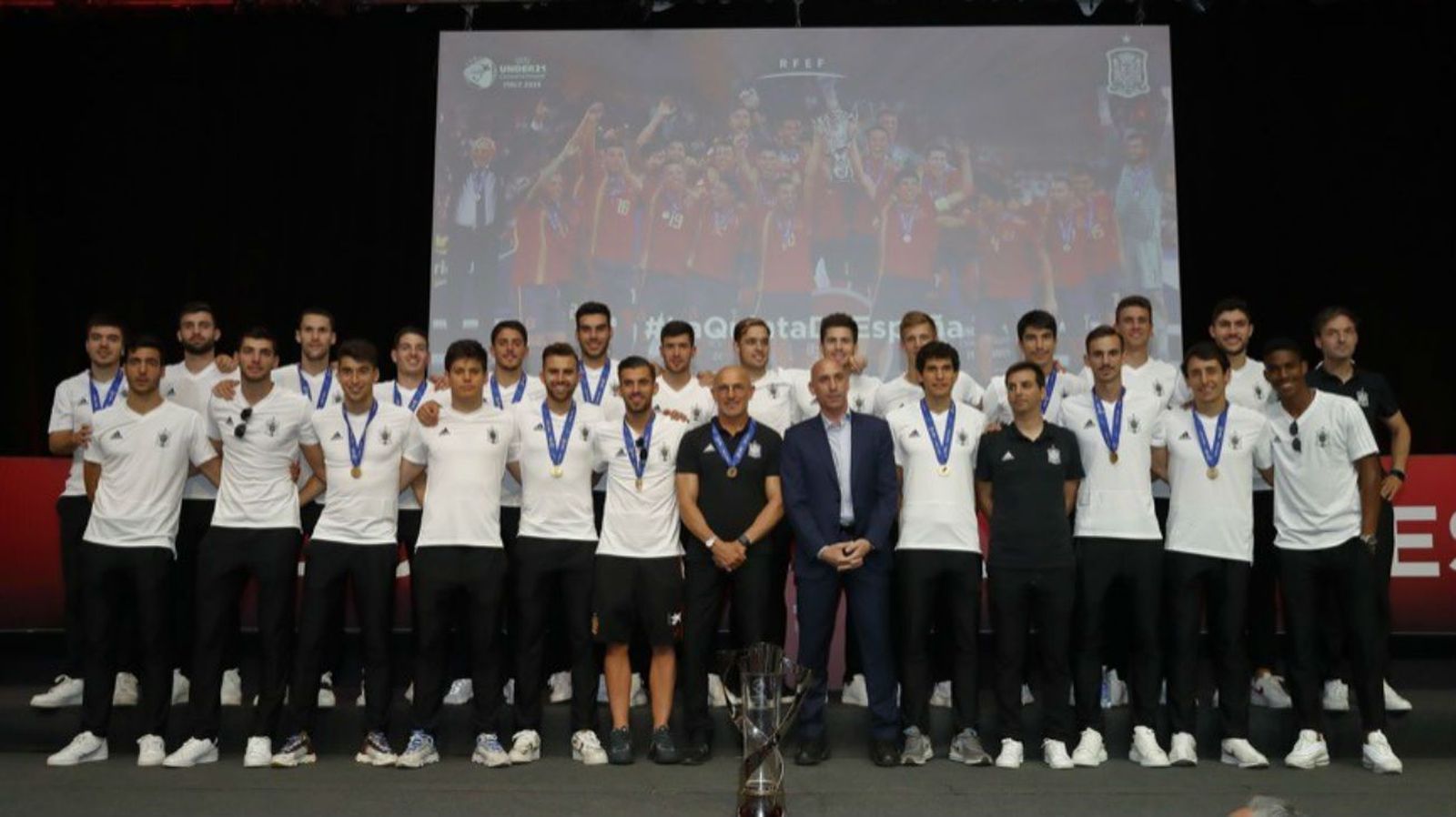Emocionante recibimiento a los campeones de Europa sub'21