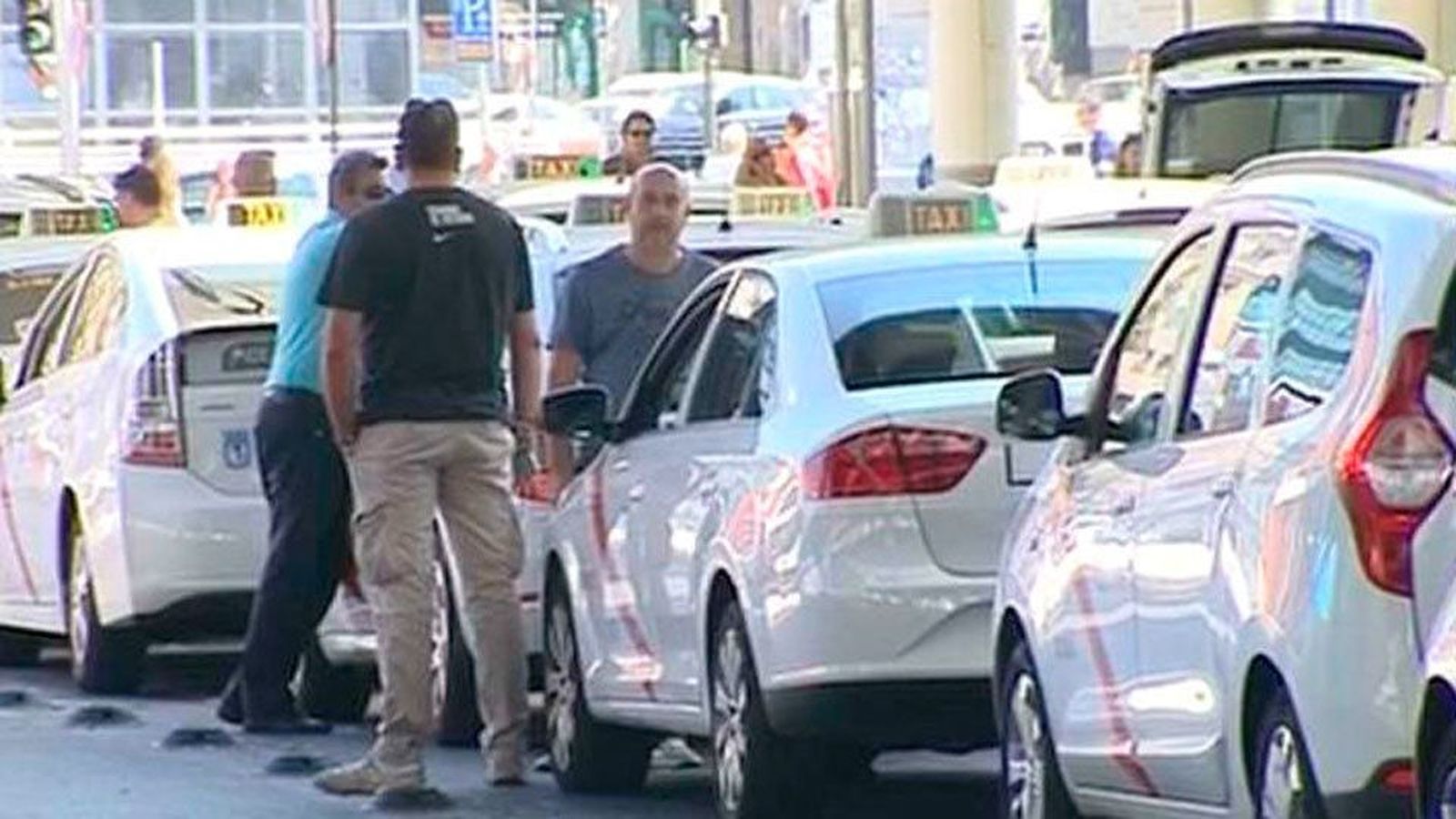 El Congreso avala el decreto que limita a Uber y Cabify frente al taxi