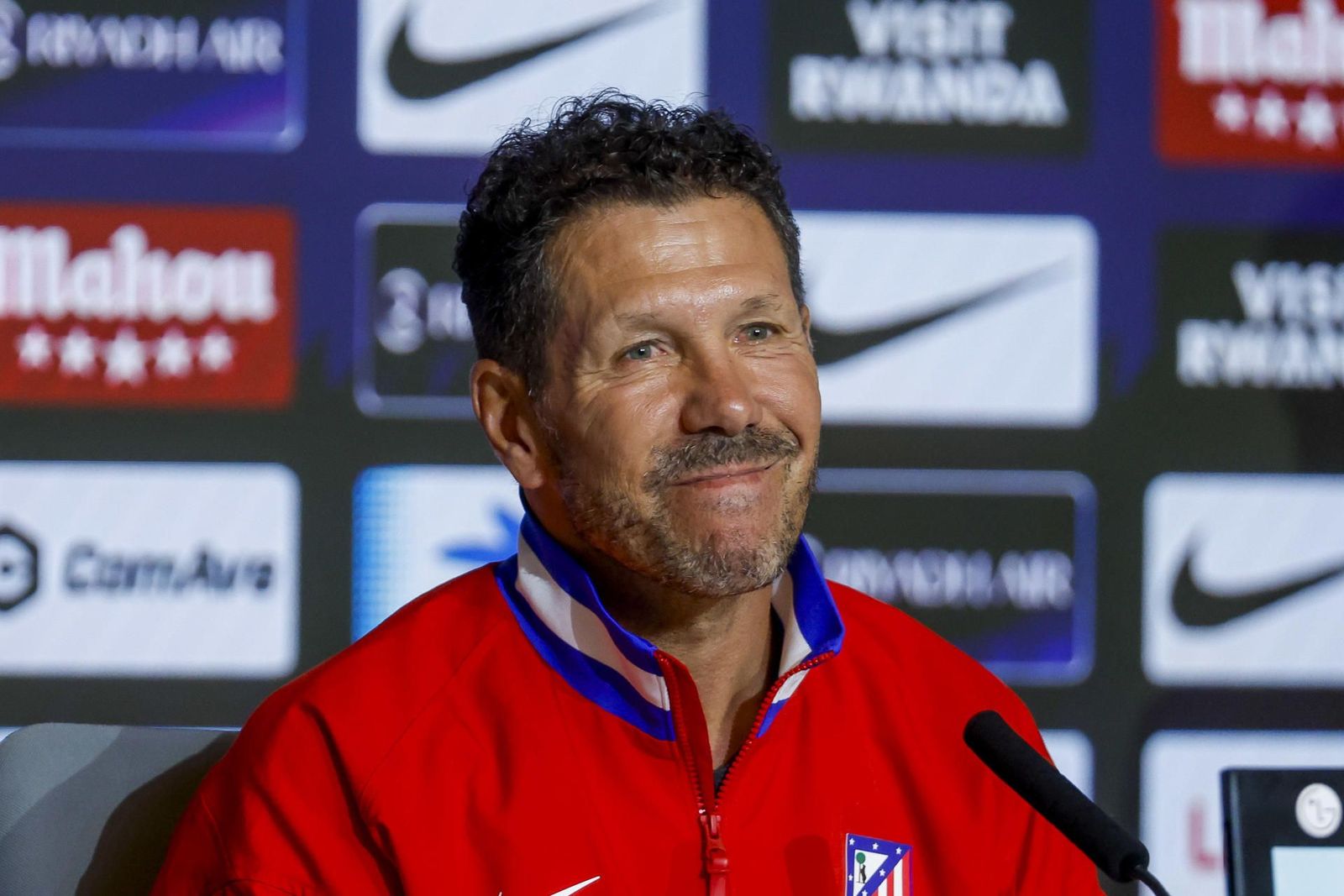 Simeone espera "un partido trabado en el medio, donde las transiciones serán determinantes"