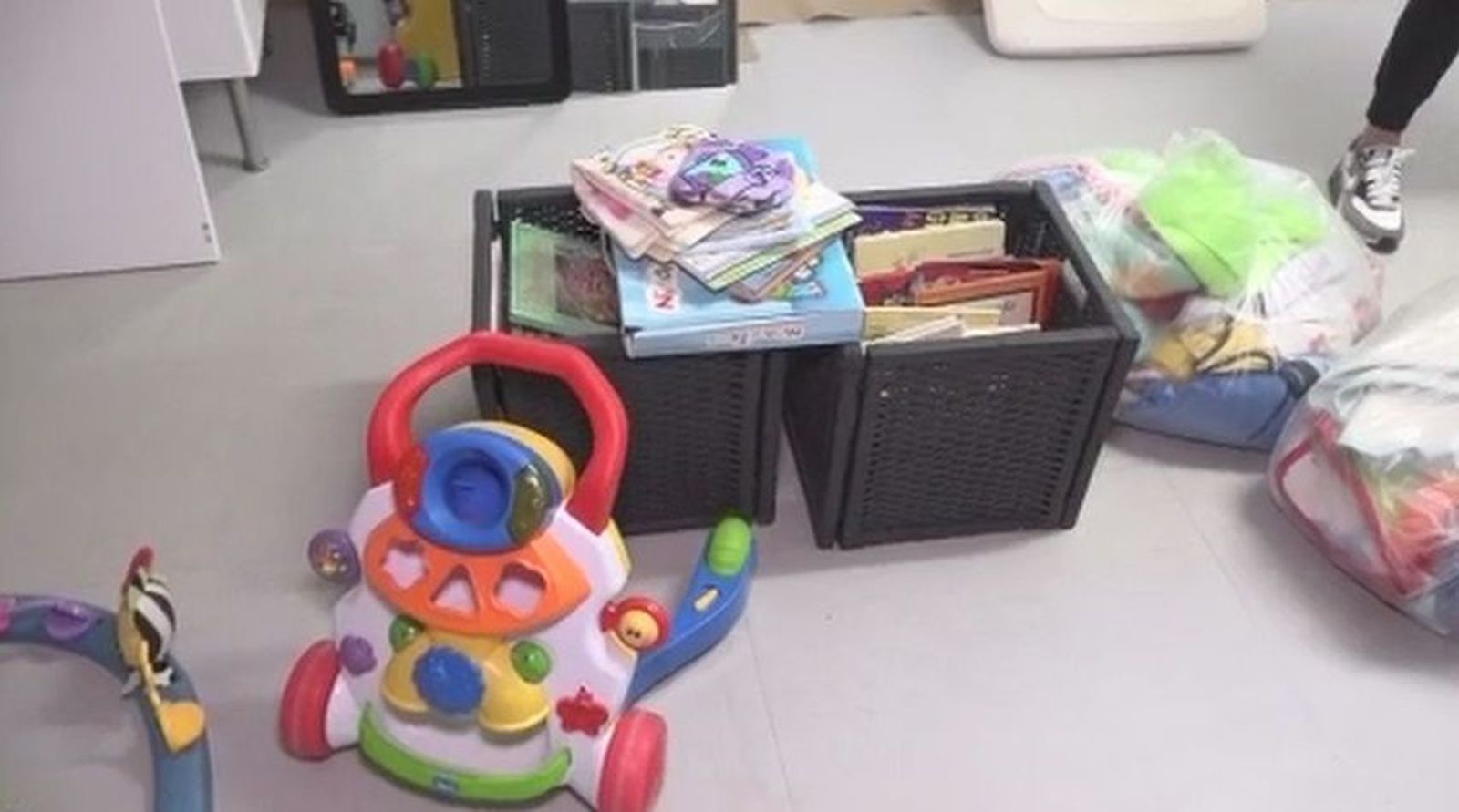 Una escuela infantil cierra en Rivas y regala todo lo que tiene en su interior