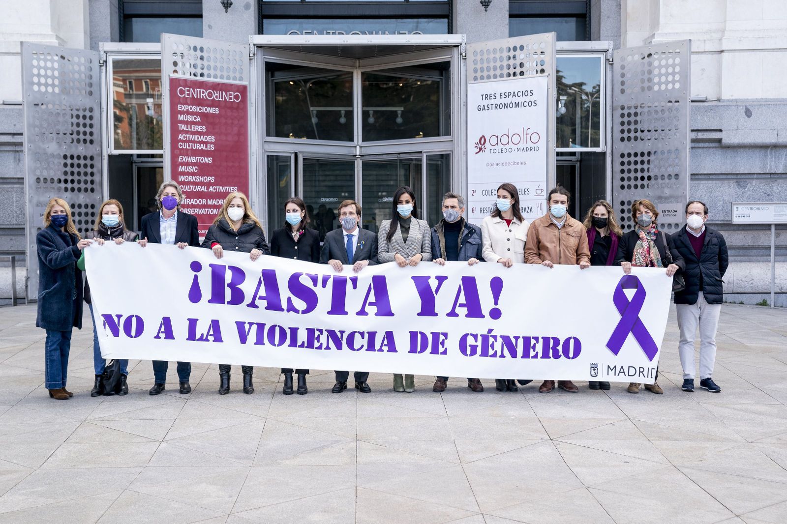 Minuto de silencio accidentado en el Ayuntamiento de Madrid contra la violencia machista