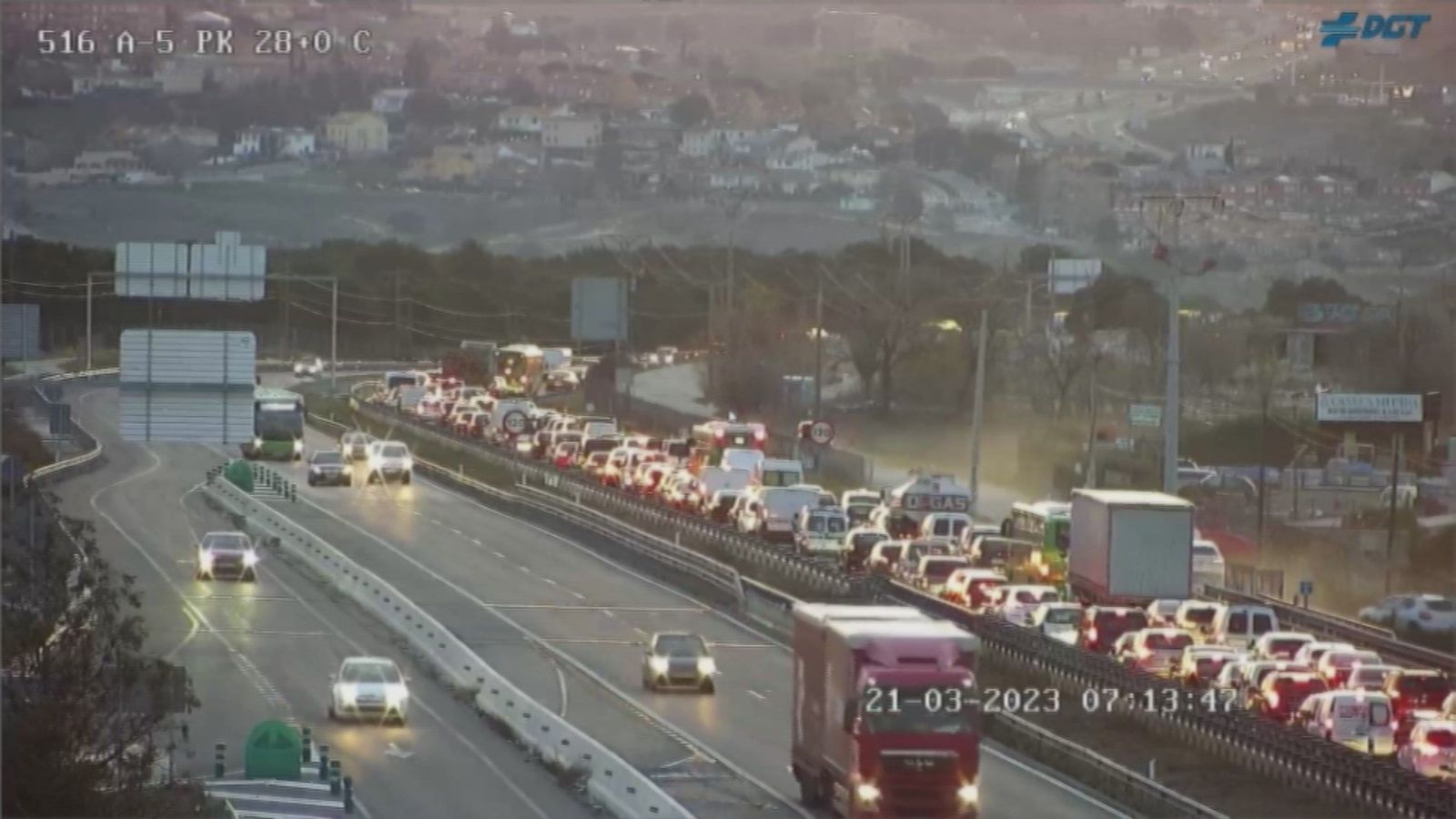 Un accidente en la A-5, a la altura de Navalcarnero, provoca varios kilómetros de retenciones