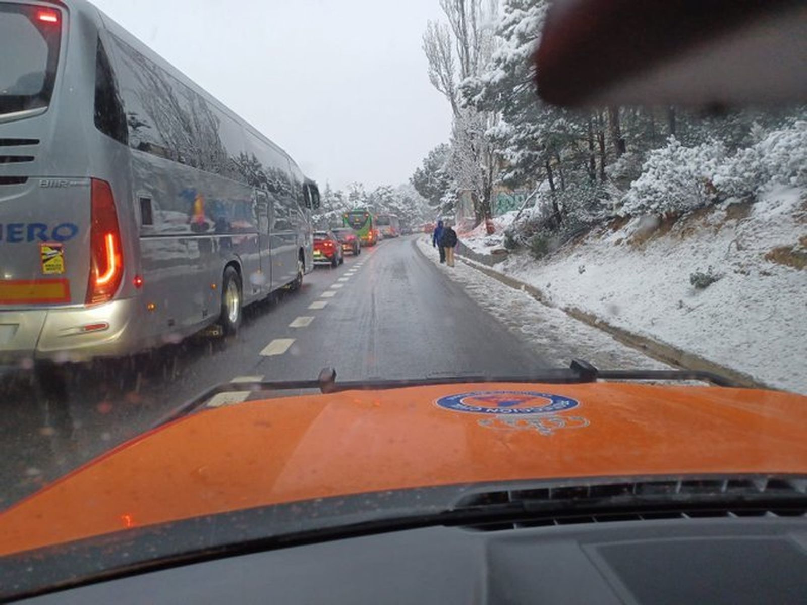 Acceso a  los puertos de Navacerrada y Cotos con cadenas
