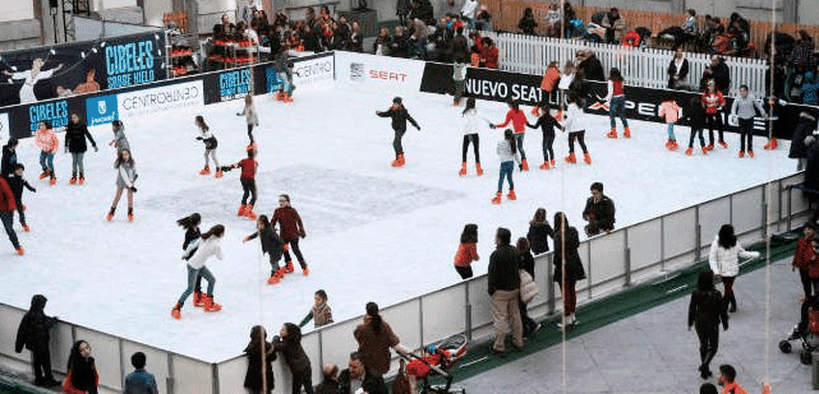 Pista de hielo en la Galería de Cristal del Palacio de Cibeles