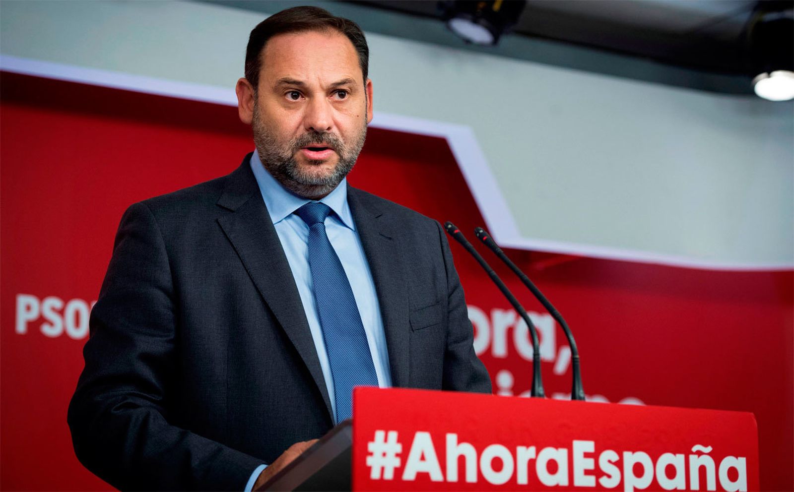 Sánchez habla con Casado, Rivera e Iglesias, mientras Ábalos pide que "no se sobreactúe" con la sentencia
