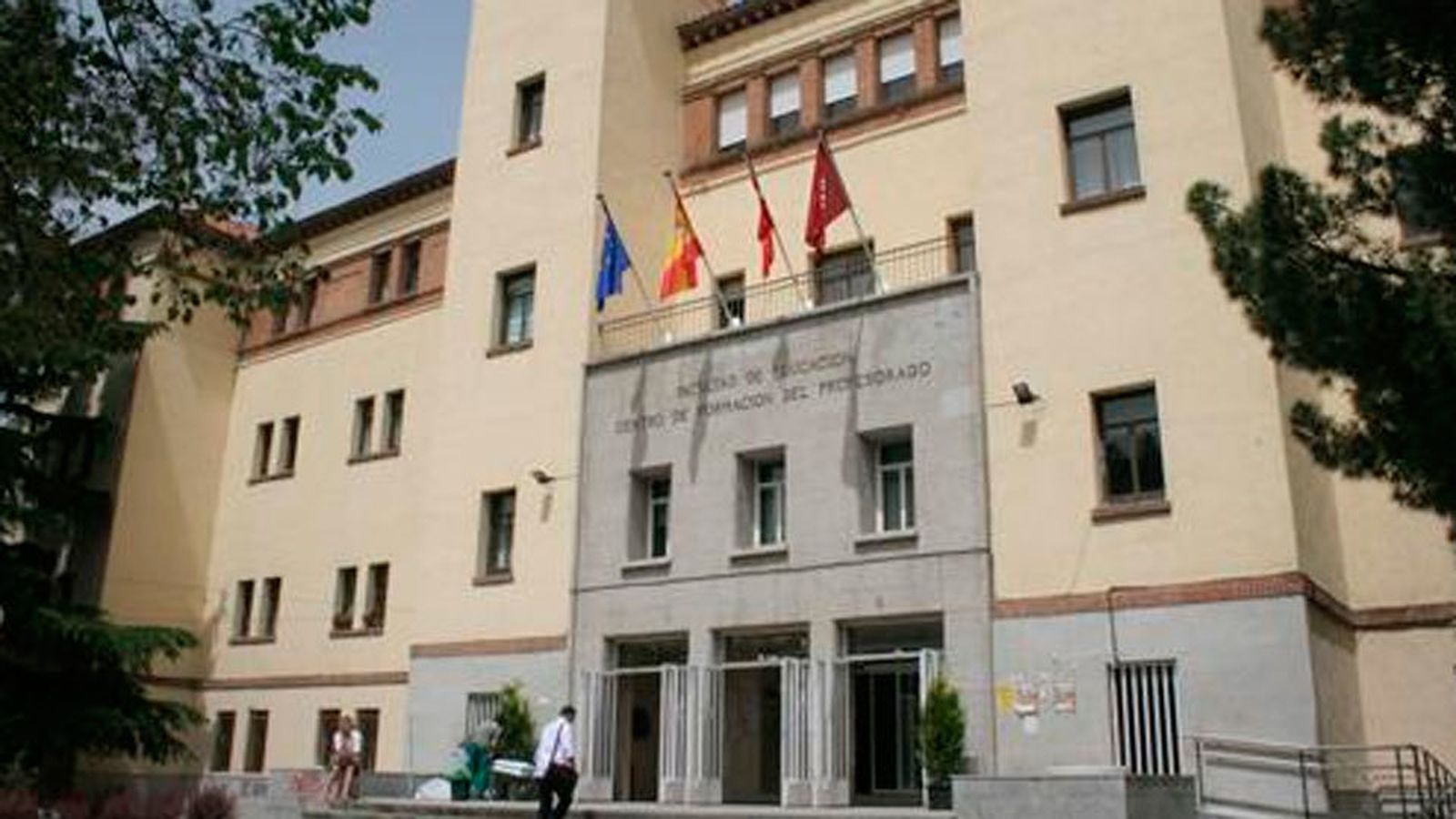 La Complutense suspende de empleo a un profesor por acosar a alumnas