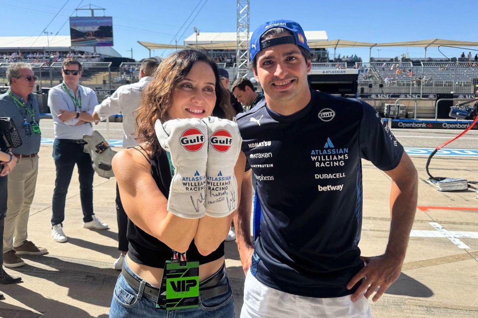 Ayuso y Carlos Sáinz en el circuito de F-1 de Austin (Texas)
