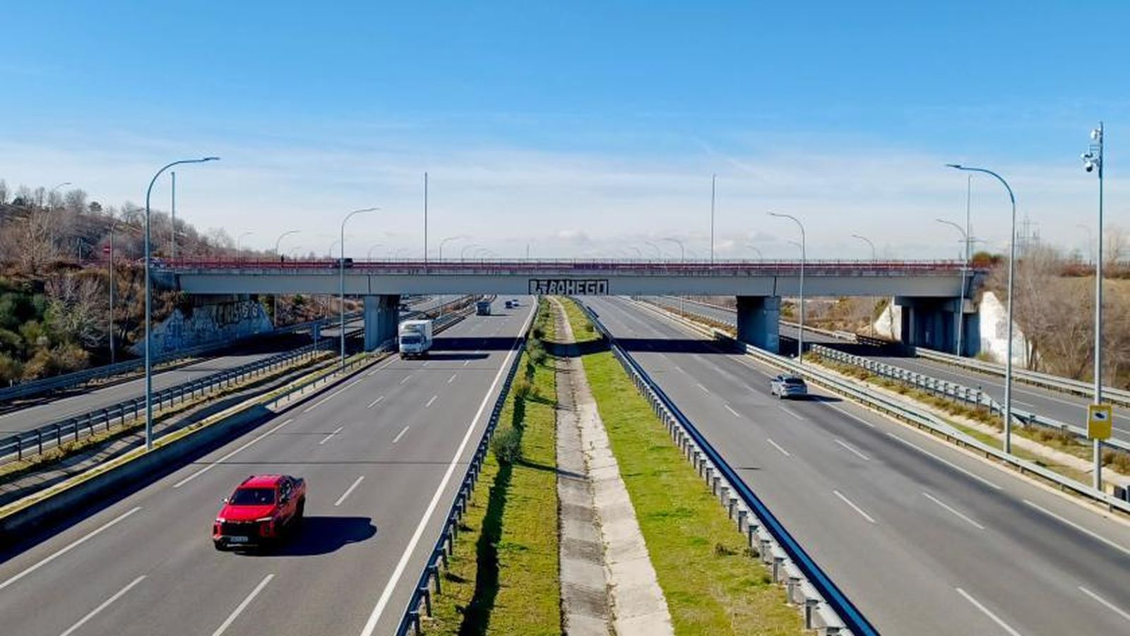 Puente sobre la M-45 en Madrid