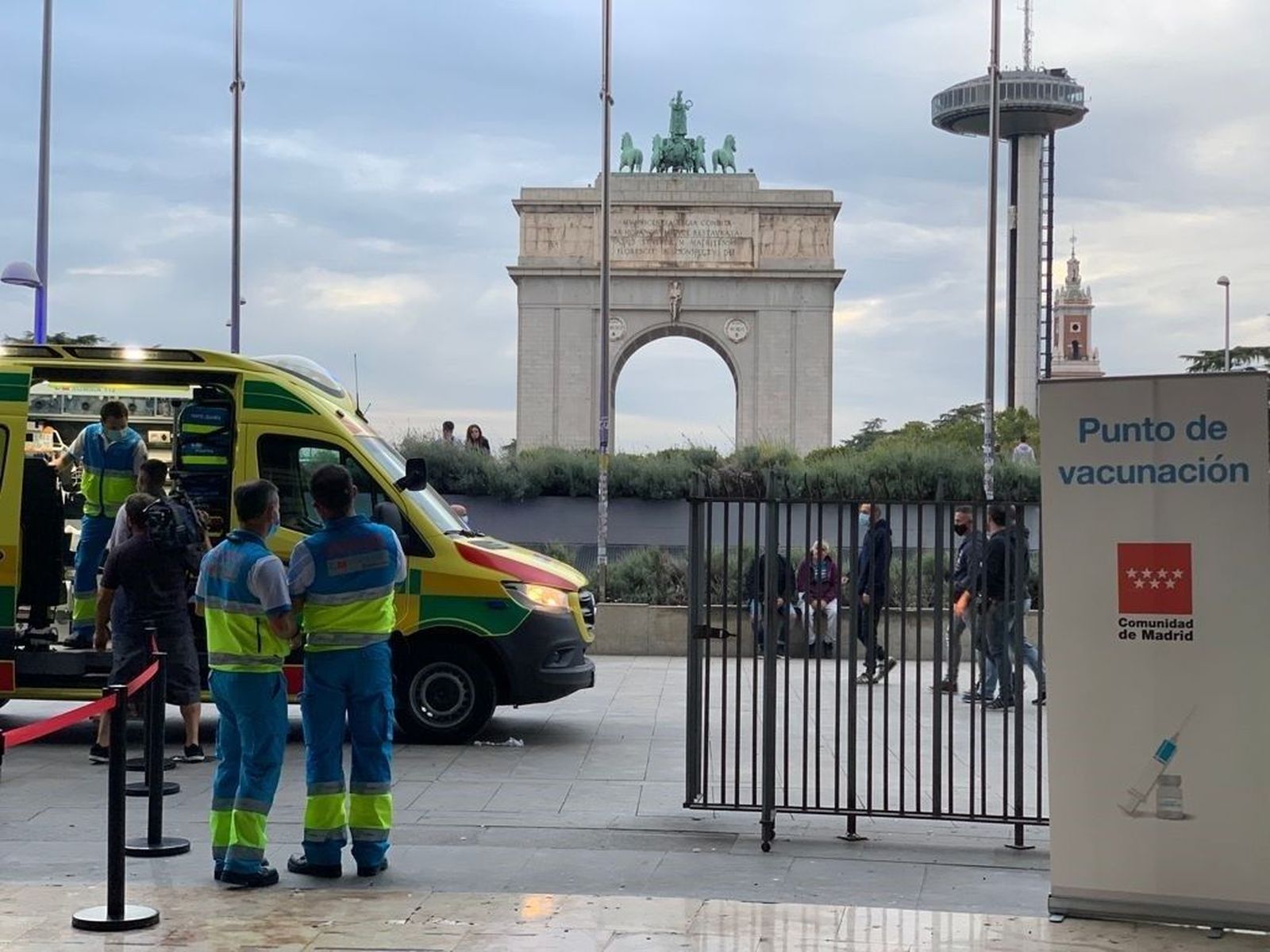Más de 800 dosis puestas en los puntos móviles de vacunación de Moncloa, Parla y Arganda
