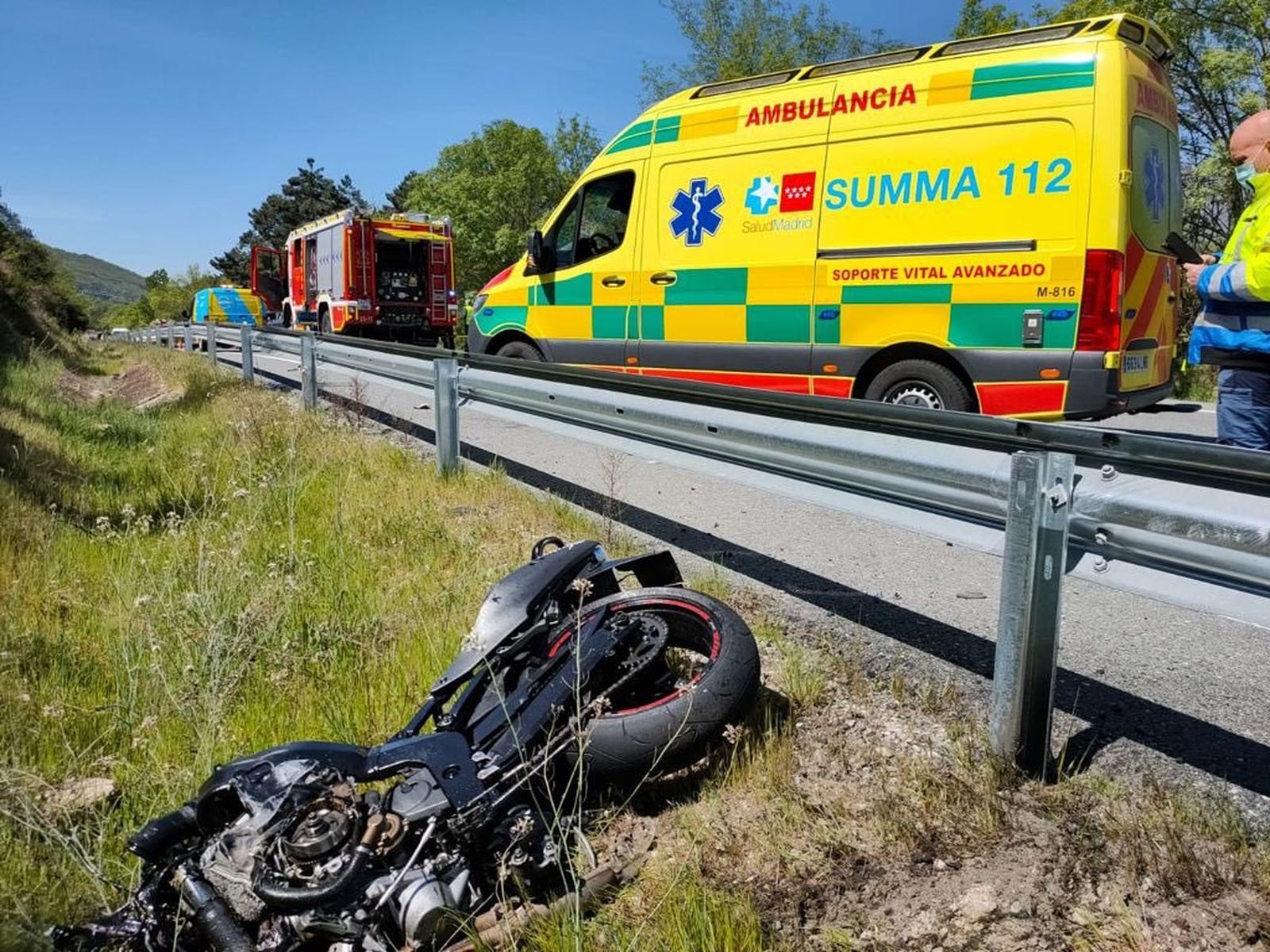 Fallece un motorista de 30 años tras ser alcanzado por un turismo en Rozas de Puerto Real