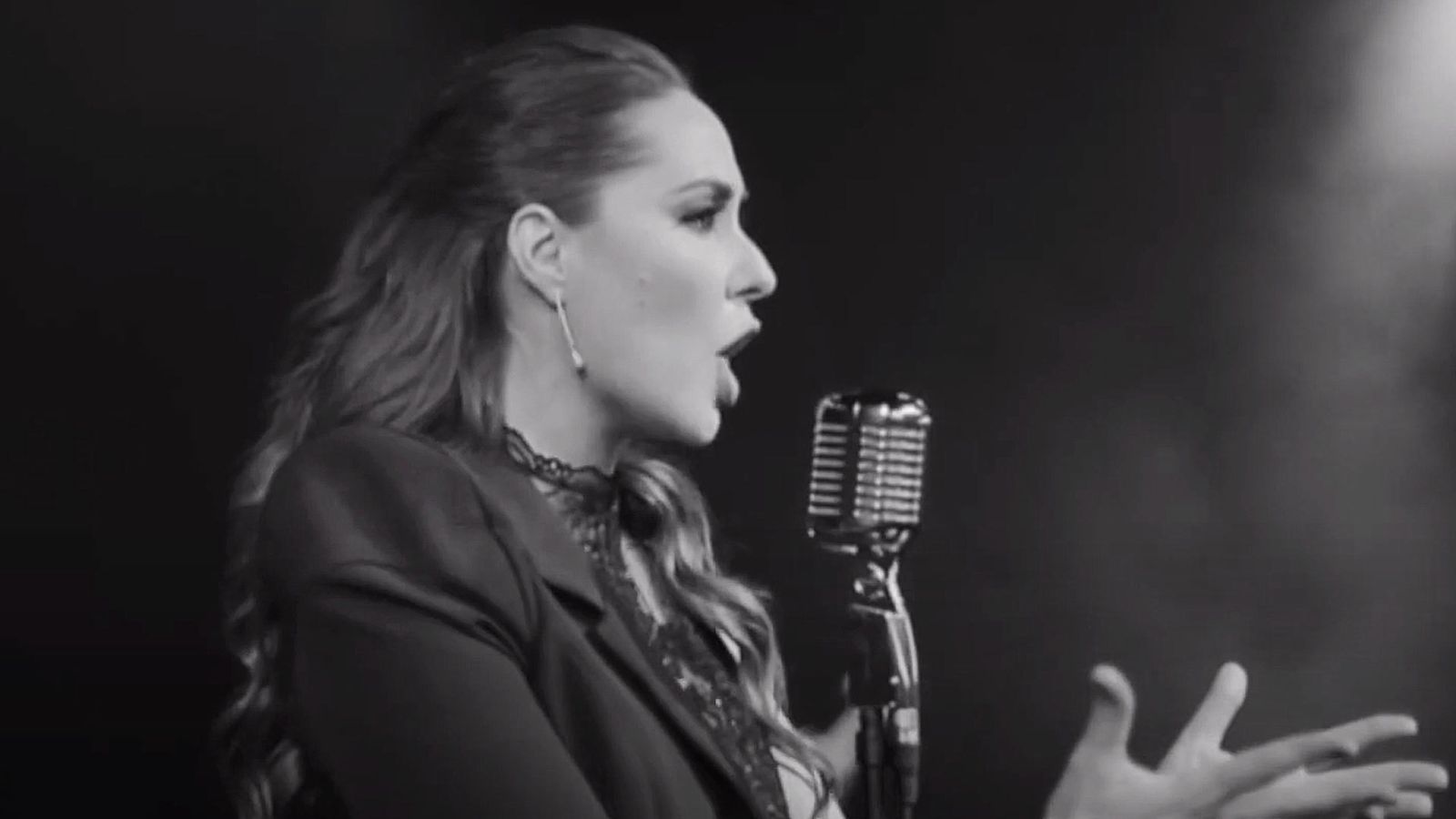 Rosario Mohedano nos presenta ‘Me conformo’, un adelanto de su nuevo disco