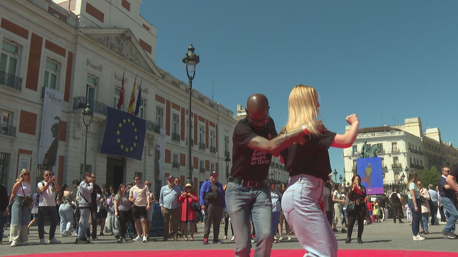 La puerta del Sol se llena de baile