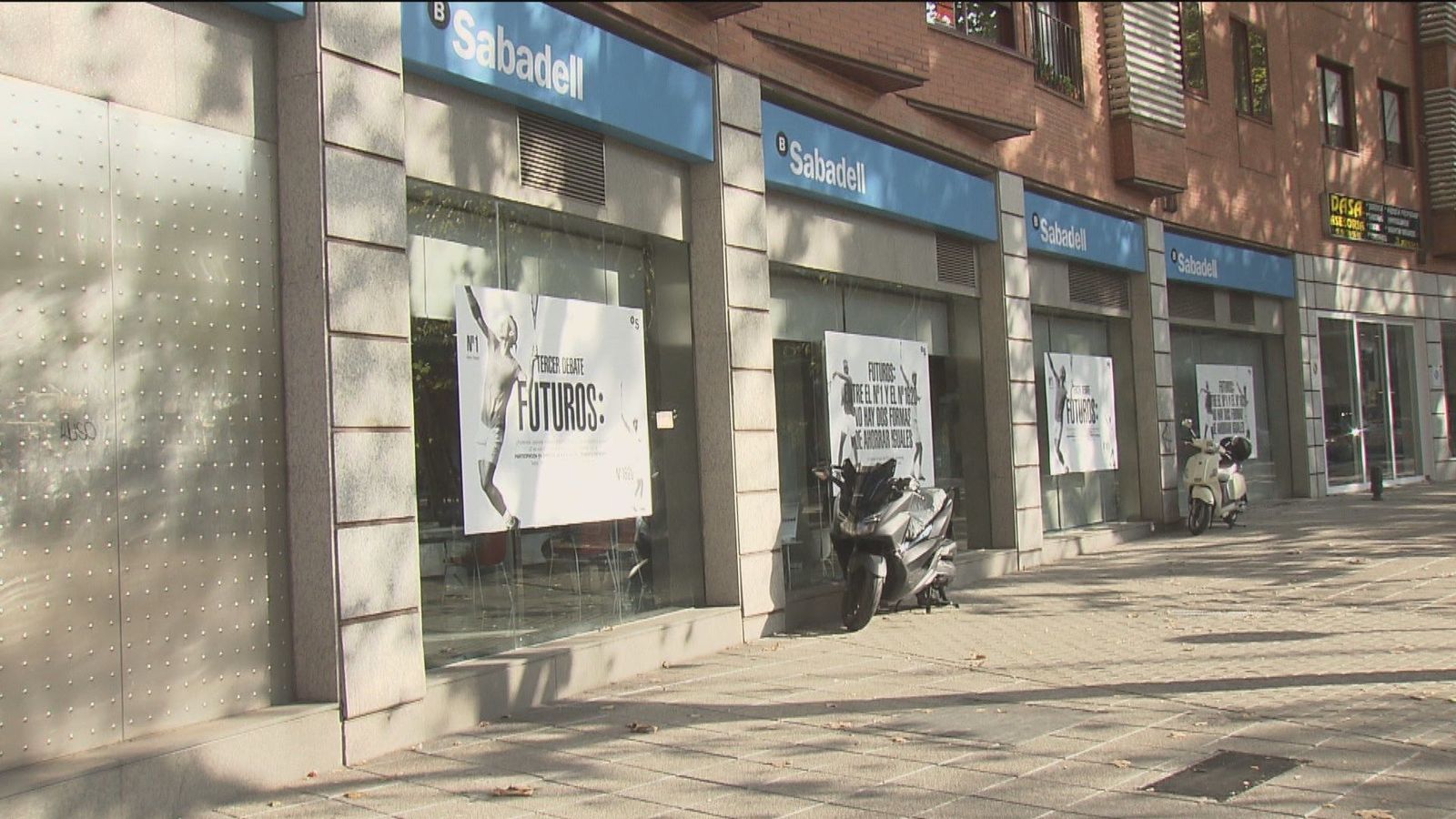 El Sabadell suspende temporalmente las negociaciones del ERE ante la posible fusión con BBVA