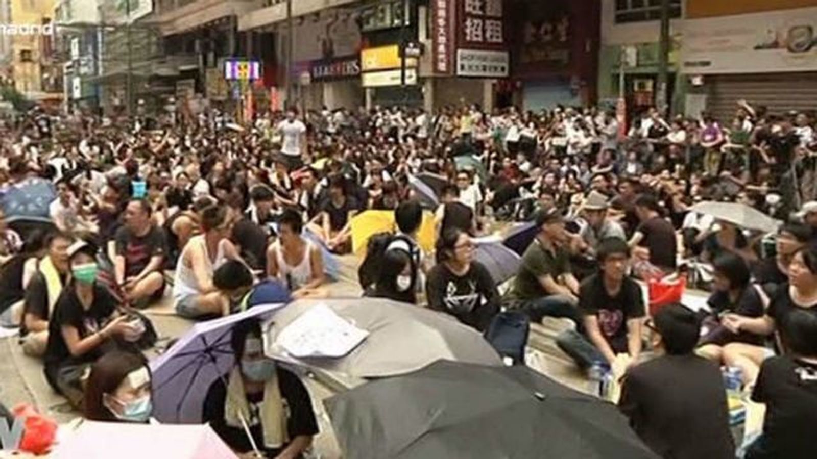 Miles de personas siguen concentradas en el centro de Hong Kong