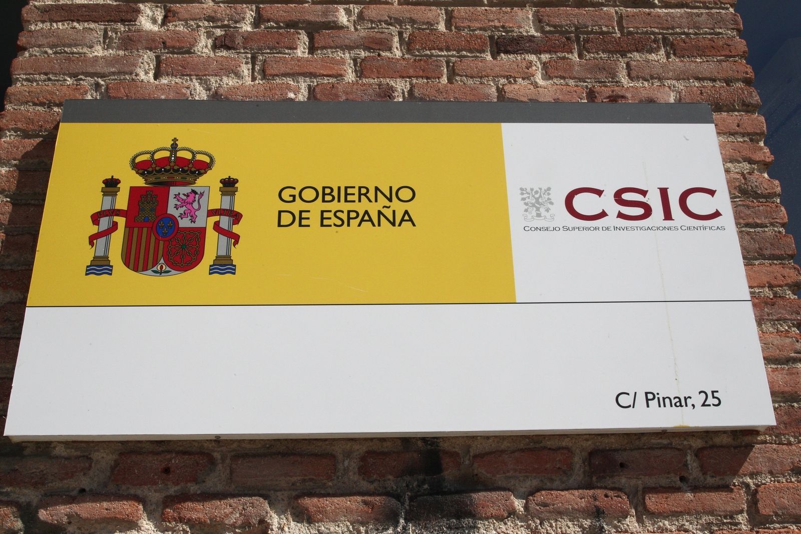 Cartel de entrada al CSIC