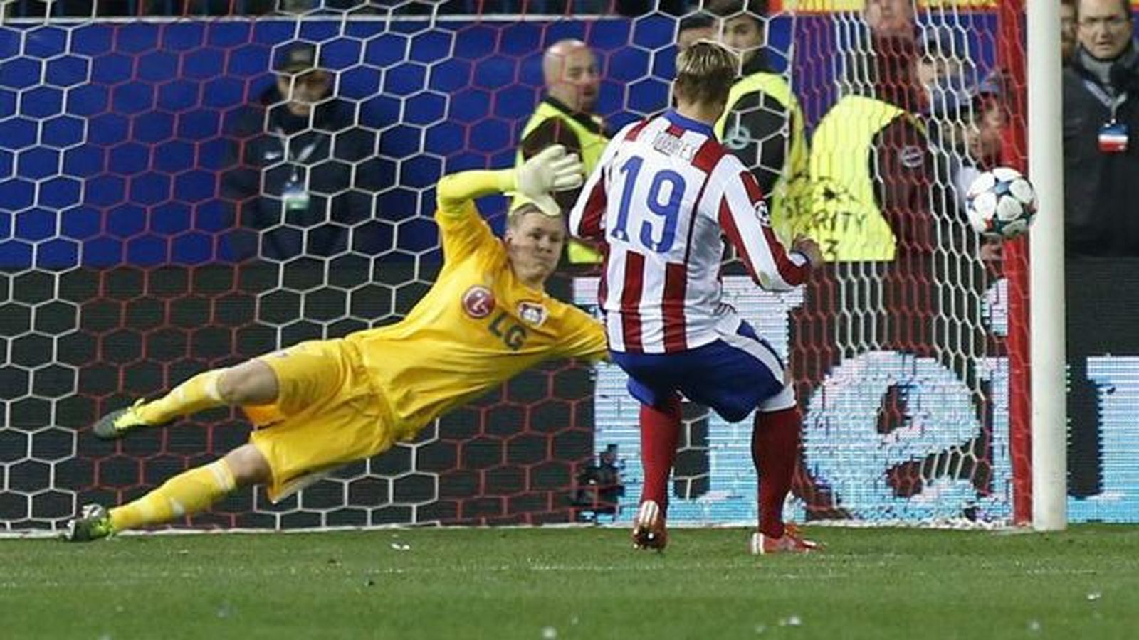 1-0 (3-2). Los penaltis meten al Atlético en cuartos